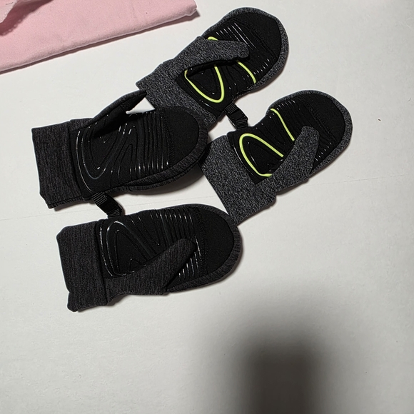 2T-3T Toddler Girls' Vests, Mittens And Tights Bundle - Picture 5 of 10